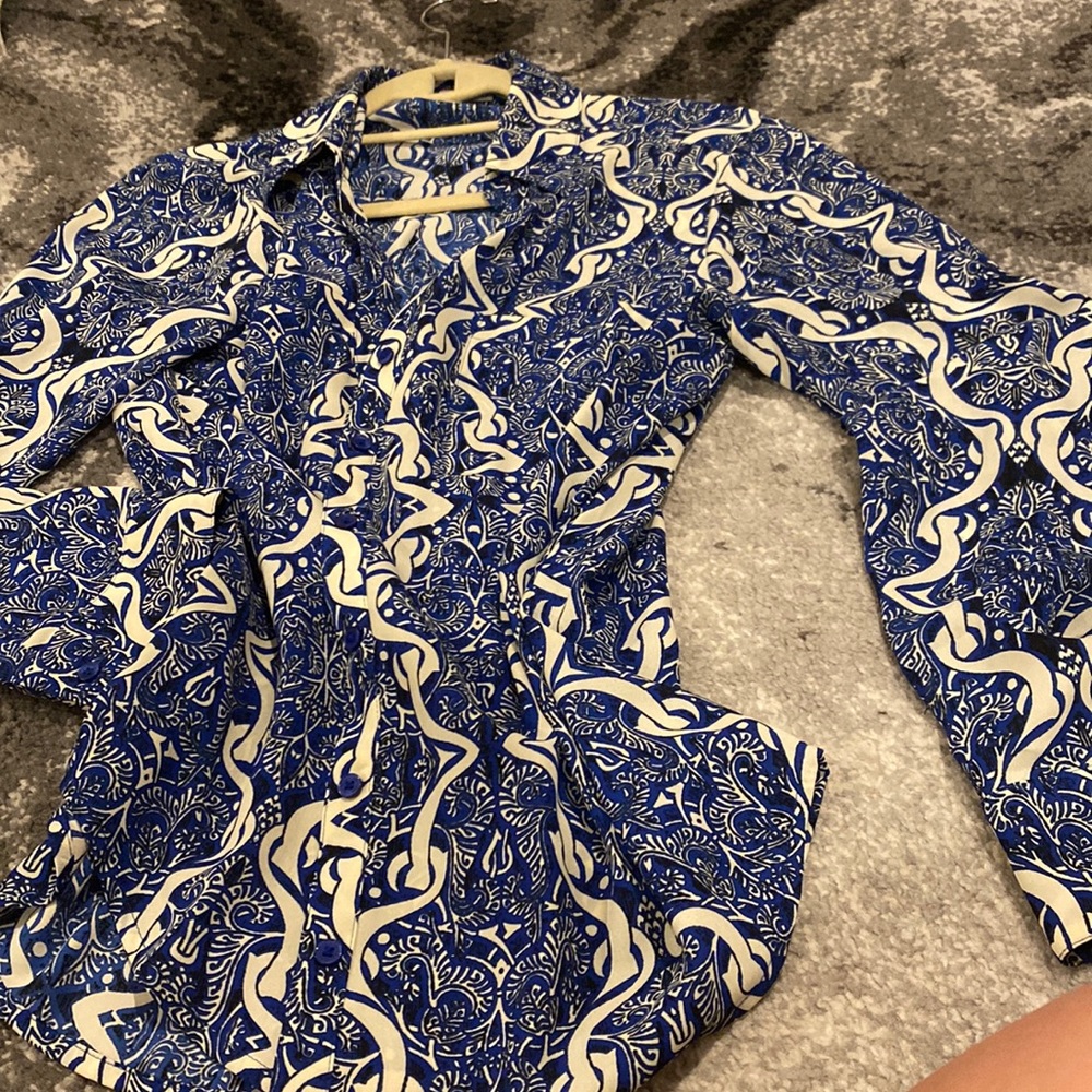 Express like new portfolio shirt size M